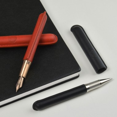 Stylo Roller "Cocoon" JAN ZANDER Design Cuir Rouge Plaqué or rose dessus