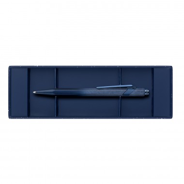 Stylo Bille 849 CARAN D'ACHE "Cosmic Blue" Bleu – Édition Spéciale ouvert